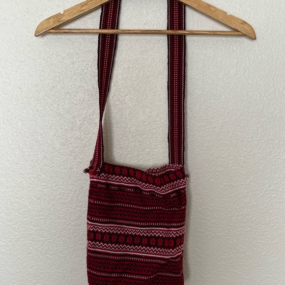 Handmade | Moldovan Knit Bucket Shoulder Bag - Picture 7 of 14